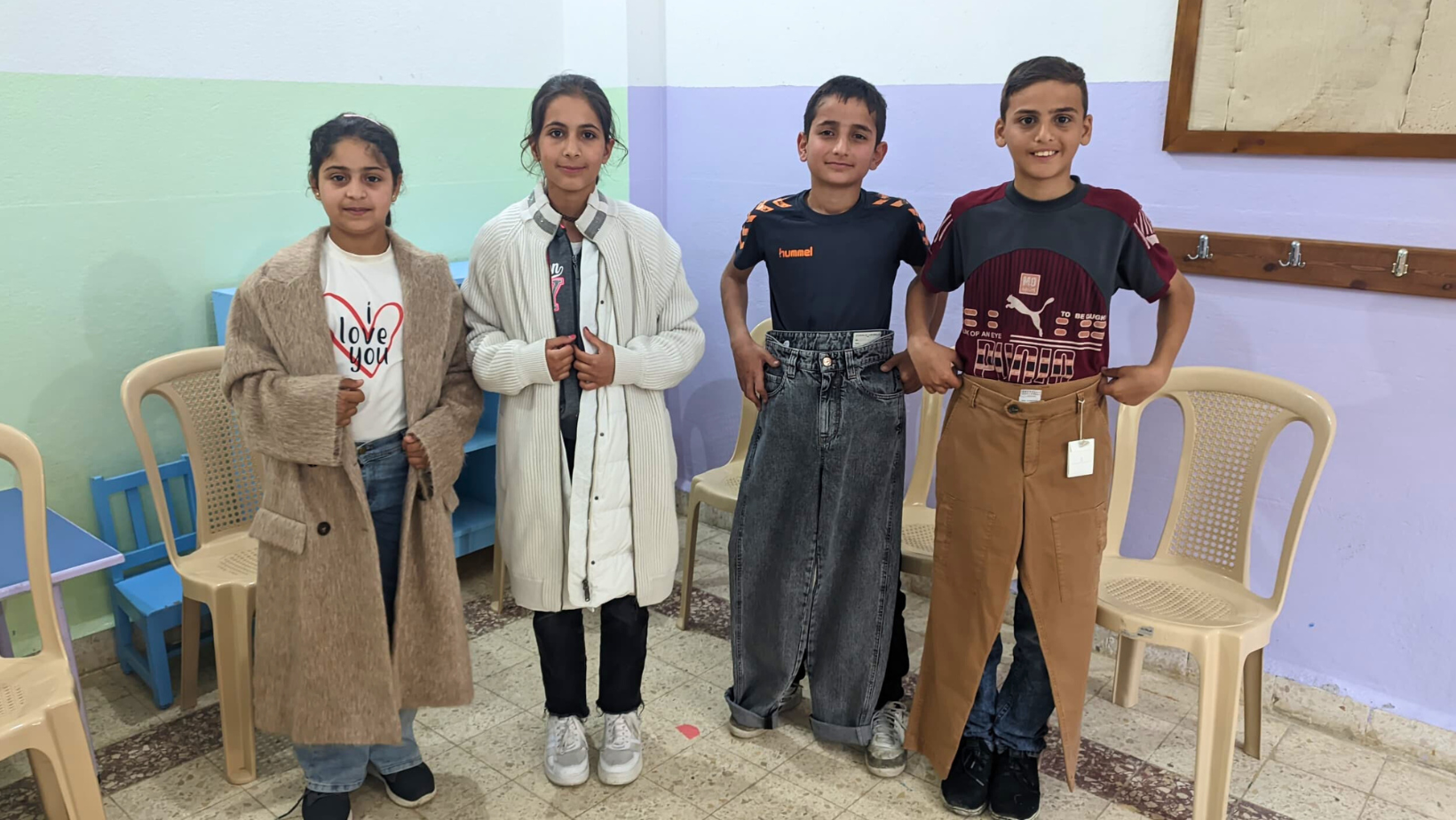 L'azienda di Brunello Cucinelli ha inviato vestiti e scarpe al doposcuola Piccoli Sogni in Siria