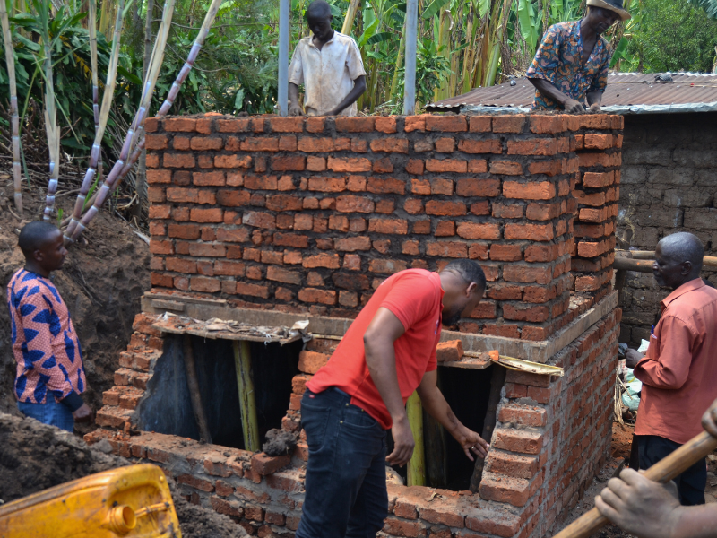 Cibitoke, dodici latrine quasi completate!