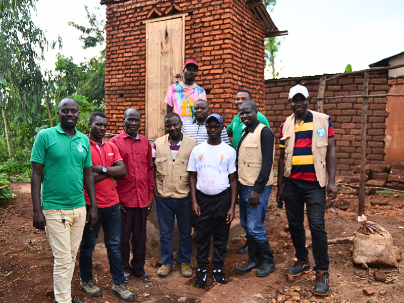 La costruzione di un totale di 35 latrine ecologiche nella provincia di Cibitoke (Burundi)